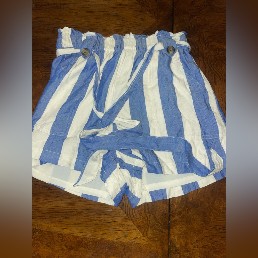 American Eagle women’s XS shorts! Only worn twice!